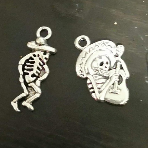 4 keychain with charm - Picture 10 of 15